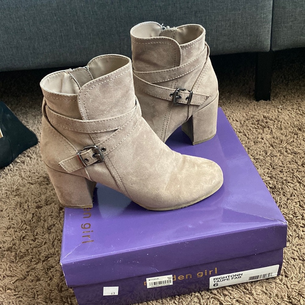 Madden girl suede taupe booties. Size 6